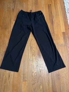 Vuori Halo straight leg pants in Black